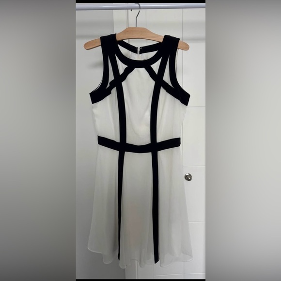 Banana Republic Black and White Mini Dress - Picture 1 of 2